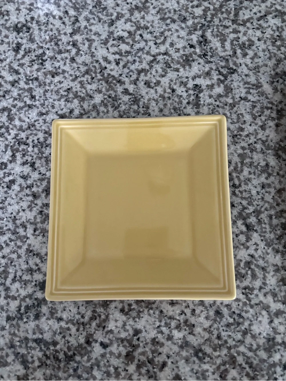 Williams Sonoma Yellow Square Ceramic Dessert/bread Plate  7”x7”